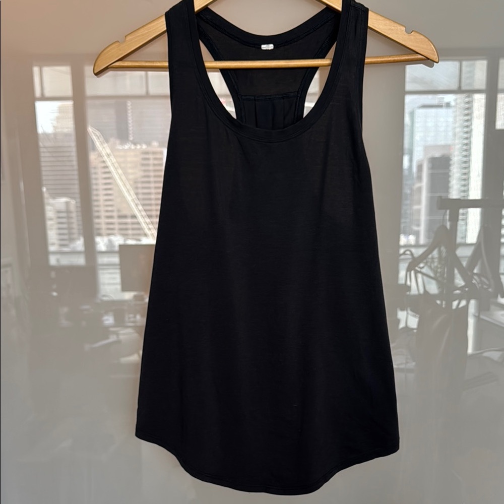 Lululemon Black Sleeveless Tank Top Women’s Size 6  Activewear